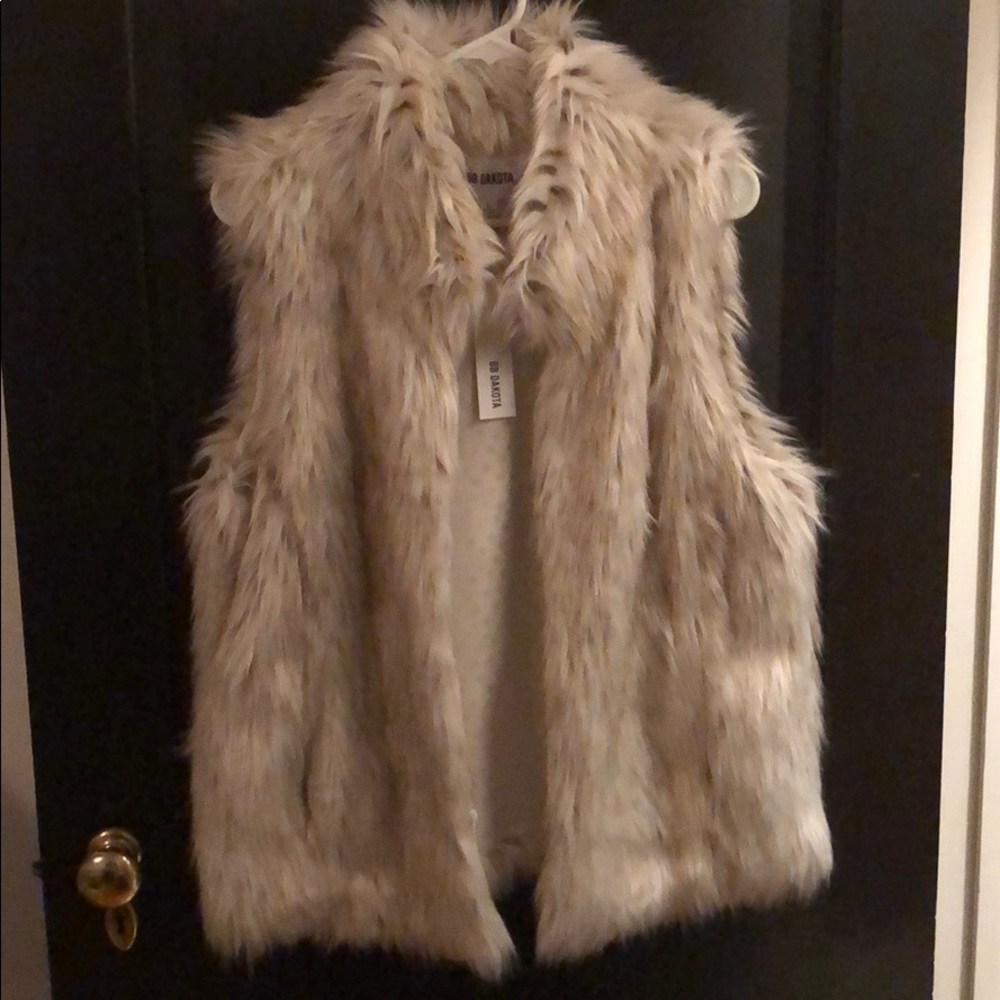 BB Dakota Faux fur vest
